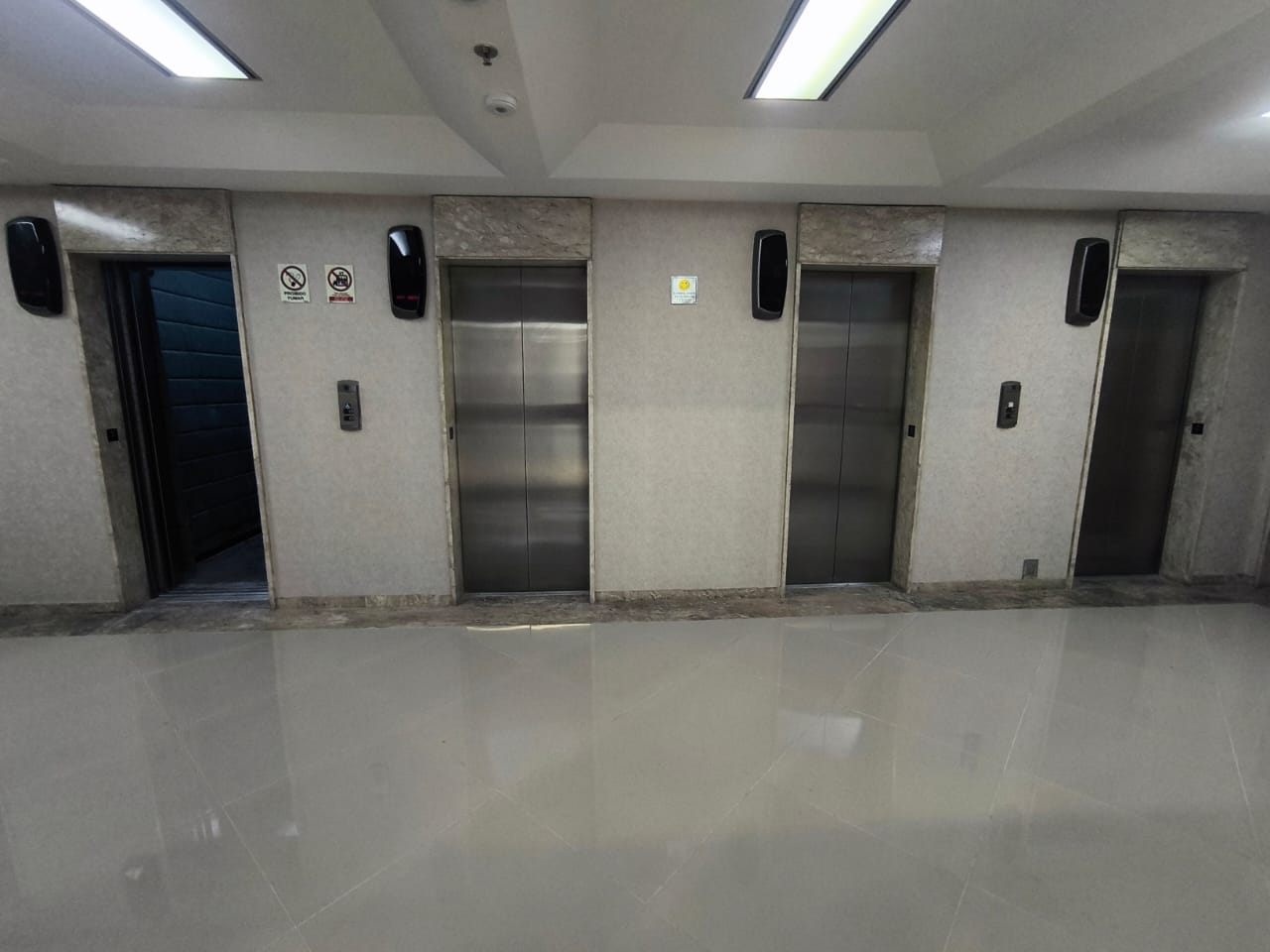 Sala Comercial à Venda no Centro do RJ – Andar Inteiro